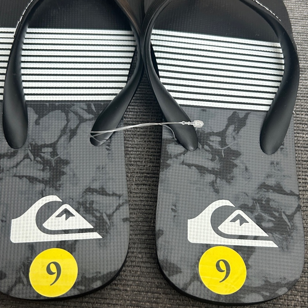 Quicksilver Mens Flip Flops Gray Black Java Smocked Wave NWT - Picture 8 of 8